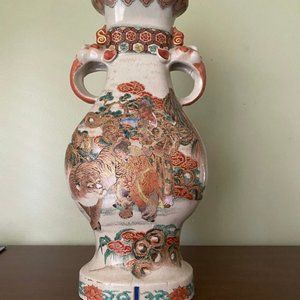 VINTAGE CHINESE CERAMIC FLOWER VASE